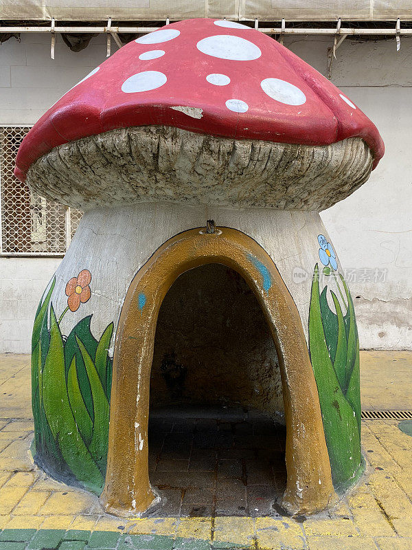 西班牙-阿利坎特-蘑菇街(El Carrer Dels Bolets)